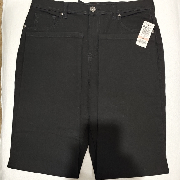 NWT Style & Co. Jeans.  Size 12. - Picture 2 of 8